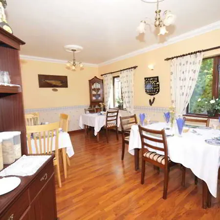 Pine Grove Hotel